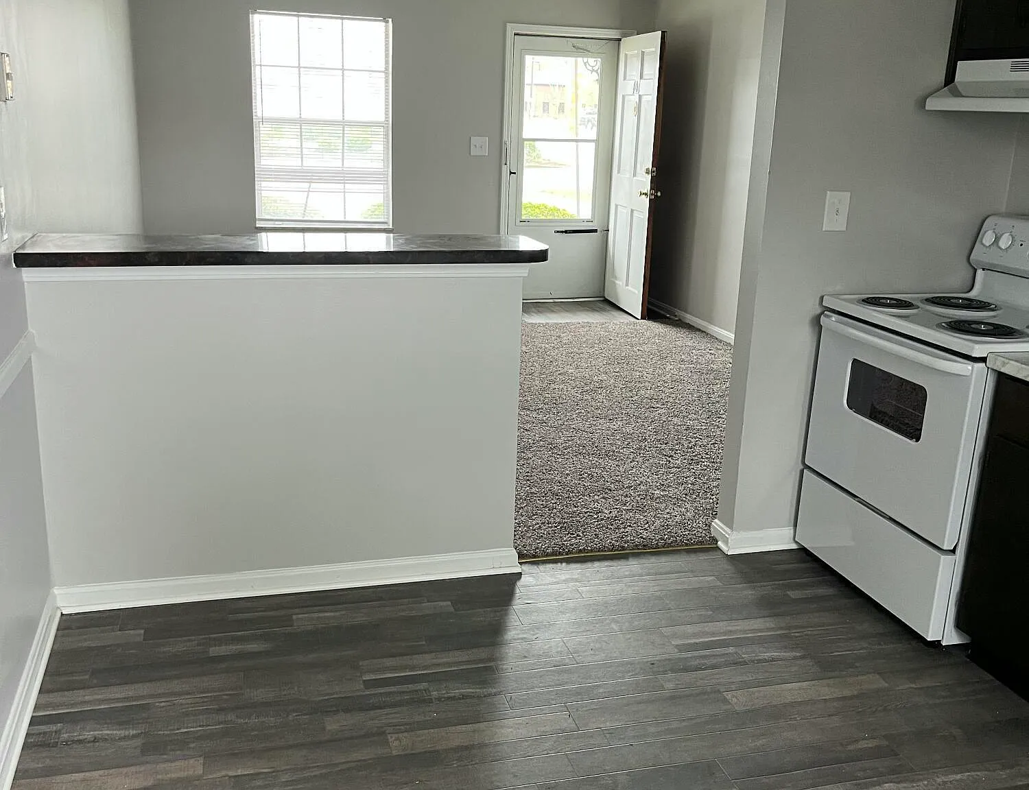 2 bed, 1.0 bath, 800 sqft, $1,050 — Photo 4