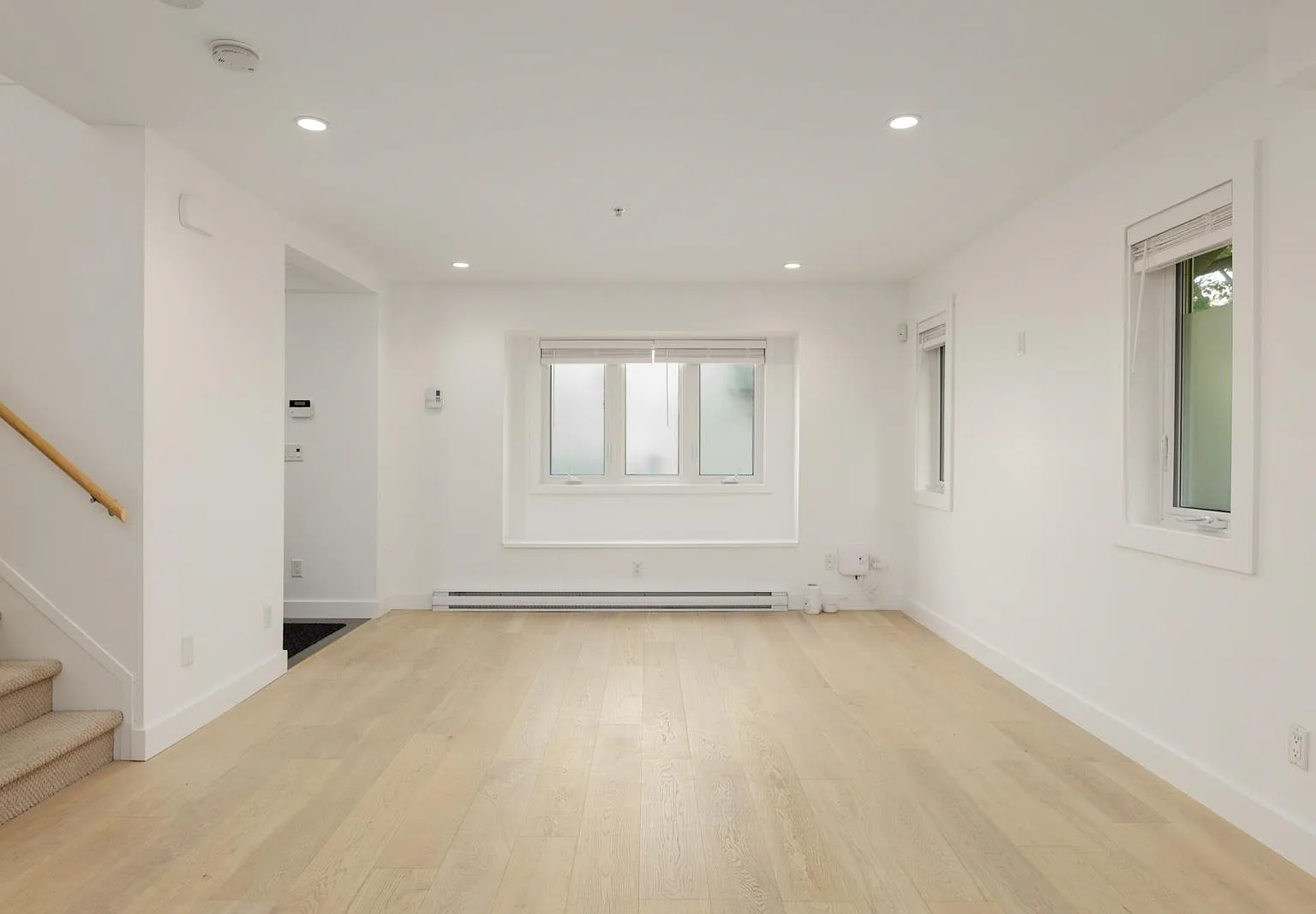 4 bed, 1337 sqft, $4,200 — Photo 2