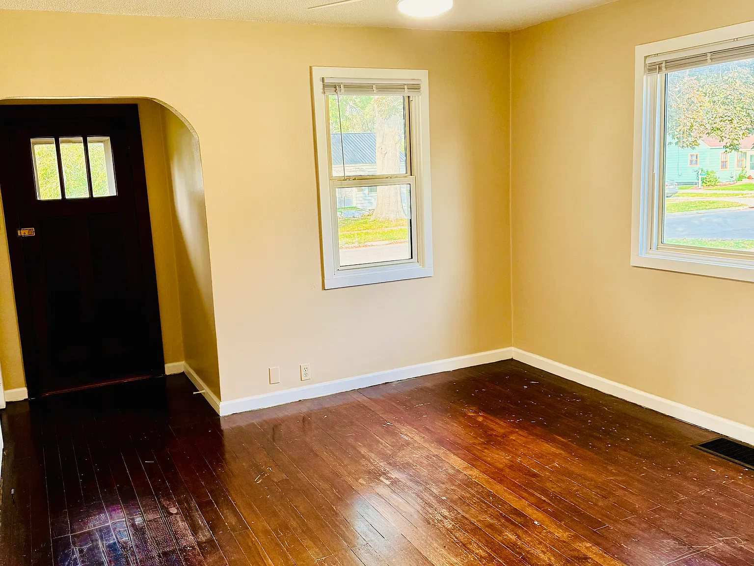 3 bed, 950 sqft, $1,100 — Photo 3