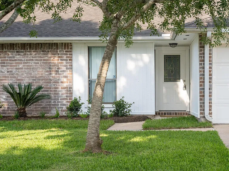 1534 Vickery Dr — Photo 2