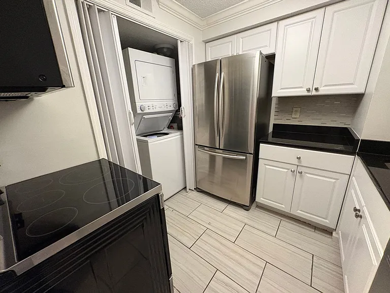 2325 Elliston Pl — Photo 3