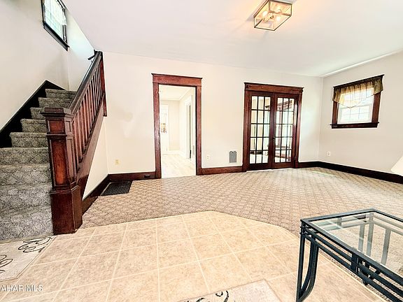 3rd image of 934 28th St