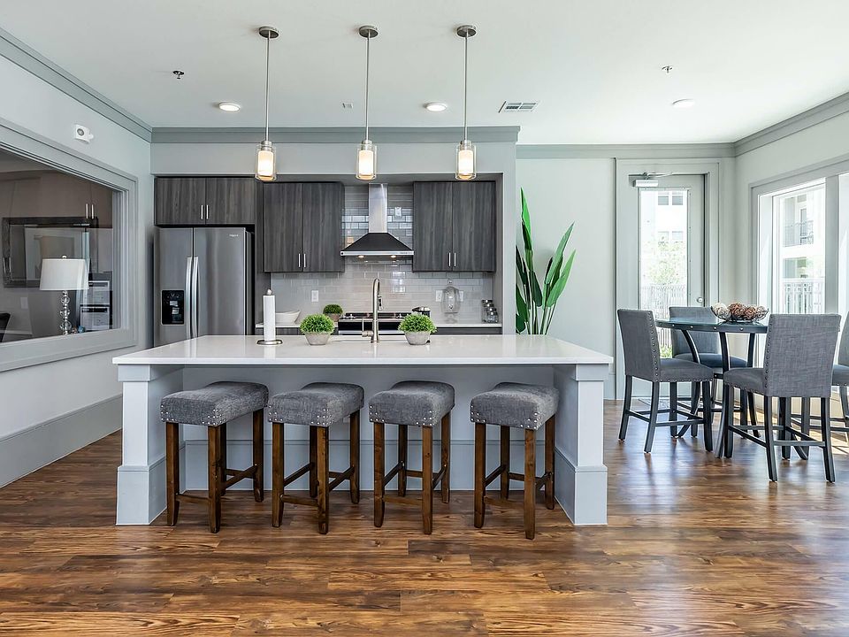 Modern Kitchen and Dining Area at The Broadway in Houston, TX