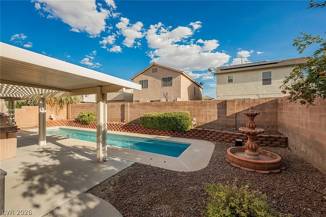 3 bed, 2.0 bath, 1426 sqft, $2,500 — Photo 2