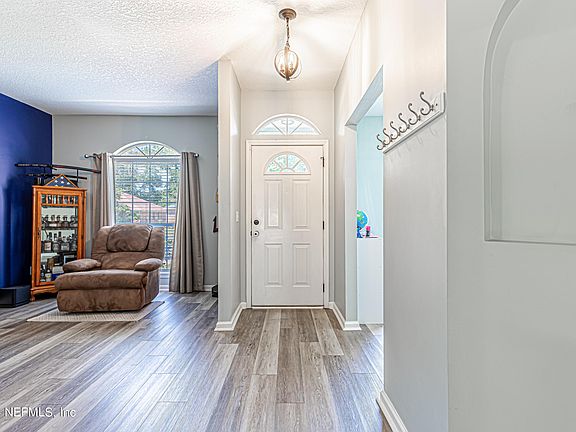 5th image of 1244 SUMMERFIELD Court
