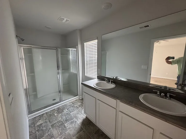 430 Whitby St — Photo 18
