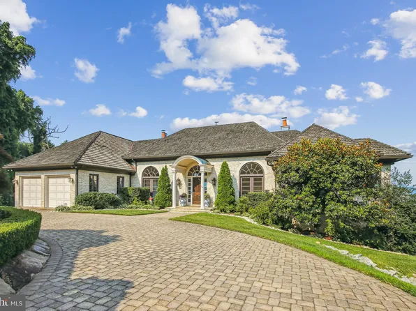 7607 Southdown Rd, Alexandria, VA 22308
