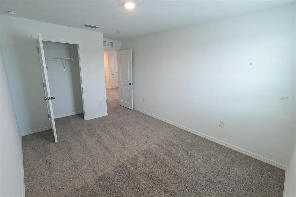4 bed, 2.5 bath, 2305 sqft, $2,450 — Photo 3