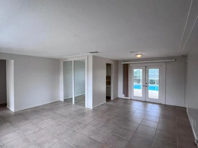 350 Orion Ct — Photo 4