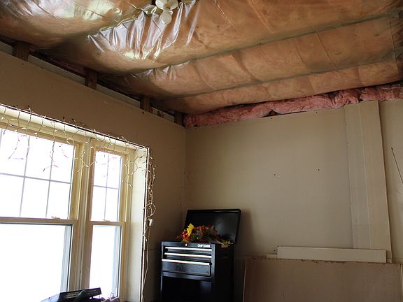 35th image of 304 S Maple St