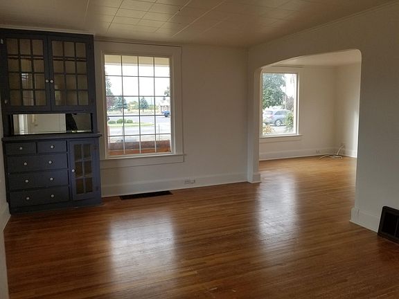 5th image of 21805 E Wellesley Ave