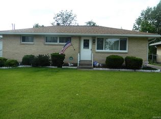 440 Two Mile Creek Rd, Tonawanda, NY 14150