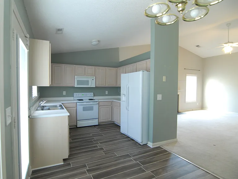 800-32 Remount Ct — Photo 7