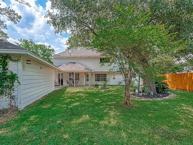 711 Lodgehill Ln — Photo 36