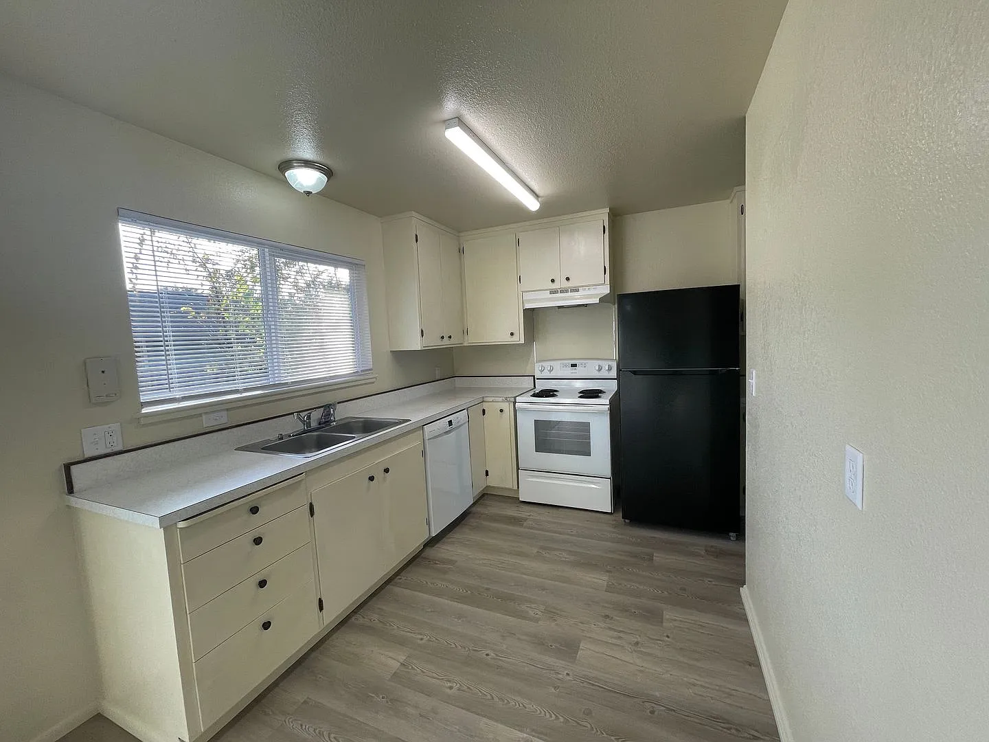 31 W. Dollison PRM: Marlene (4) DNT$ except w/ 3222 17th  — Photo 3