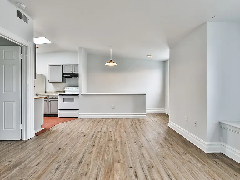39 N 11th St — Photo 12