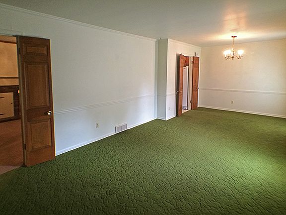 3rd image of 4760 Wooddale Ave