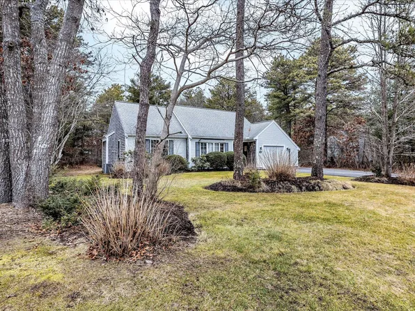 17 Driftwood Way, Mashpee, MA 02649