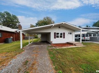 1012 N 8th St, Herrin, IL 62948