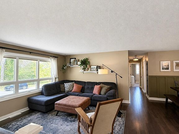 2nd image of 1617 Woodland Dr