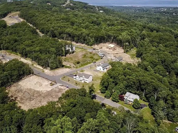 18 Klingher Ct, Pomona, NY 10970