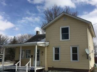17 Orchard St, Middleport, NY 14105