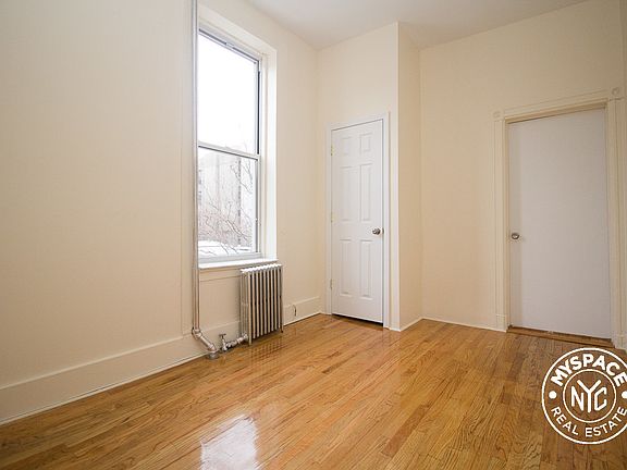 3rd image of 942 Bergen St #3