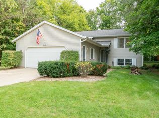 8382 Hardwood Dr, Jenison, MI 49428