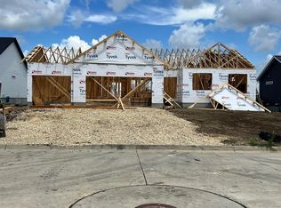 2715 Maple Grove Dr, Cedar Falls, IA 50613