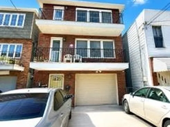 123 Saint Pauls Avenue image 1 of 10