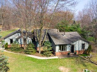 376 S Hacker Rd, Brighton, MI 48114