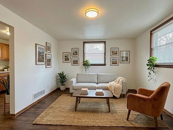 2nd image of 2901 E Wellesley Ave APT 3