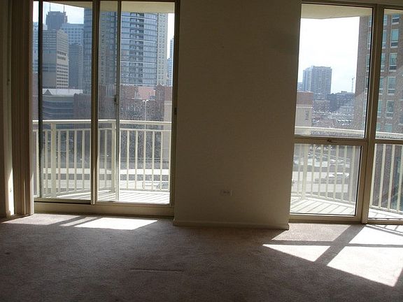5th image of 645 N Kingsbury St APT 906