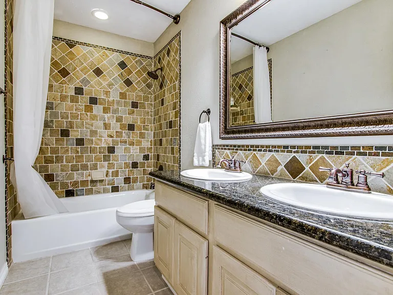700 Essex Ct — Photo 20
