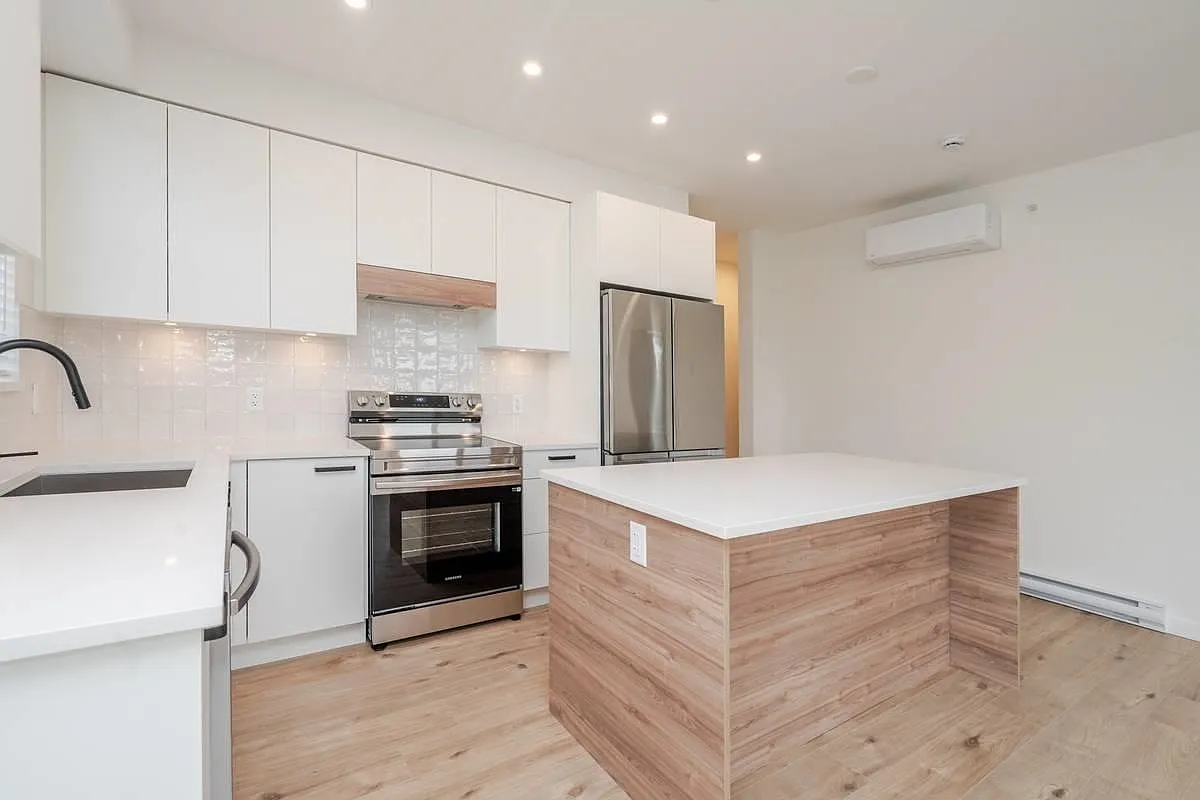 Building Photo - 33920 Best Ave #40X