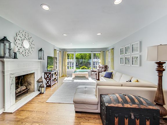 5th image of 185 Crescent Knoll Dr