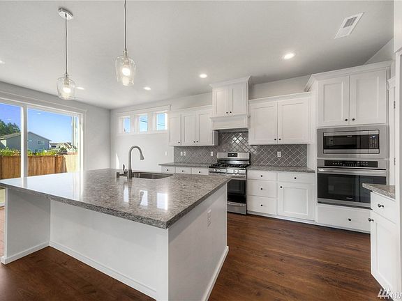 Photo of model of floorplan and is for display purposes only finishes may vary.