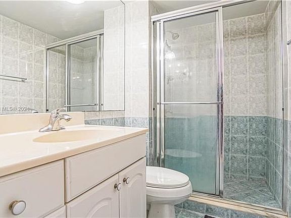 5th image of 5555 Collins Ave APT 14T