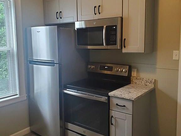 2nd image of 42 Beckford St #4
