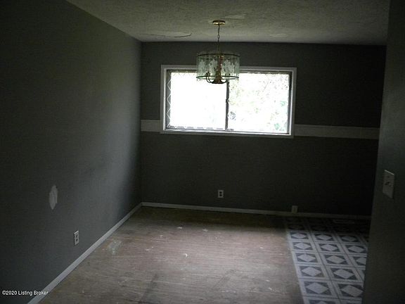 3rd image of 9814 East Ave