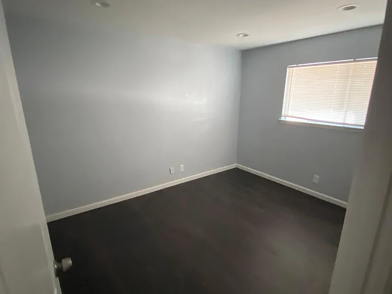 1300 Glynn Oaks Dr — Photo 3