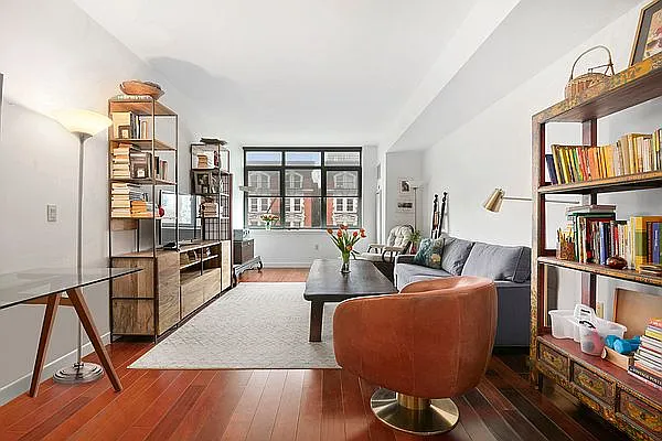 1485 5th Ave APT 6F photo 1