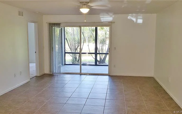 8227 SE Croft Cir — Photo 5