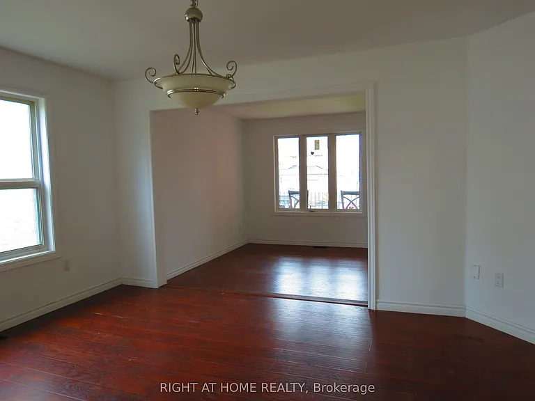 302 Stanley St — Photo 4