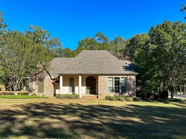 1043 Stonegate Dr, McComb, MS 39648