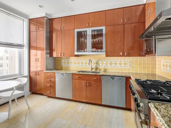 755 Park Avenue image 13 of 14