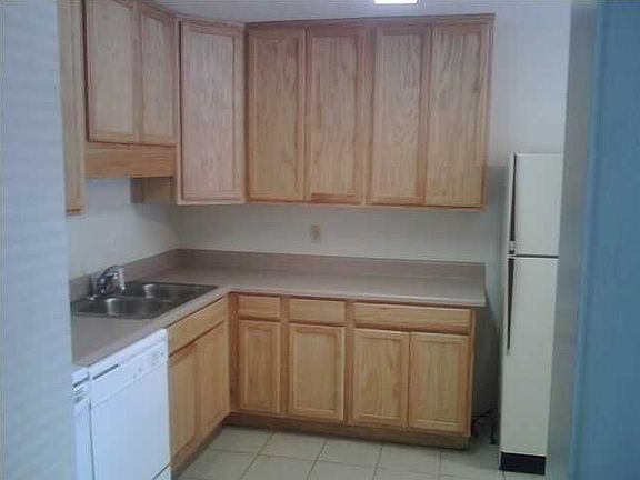 3rd image of 117 Harbeson Ave