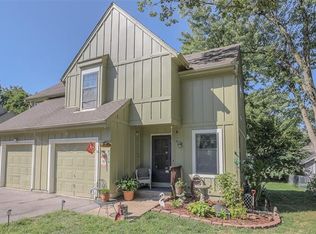 8514 Grandview Ln, Overland Park, KS 66212