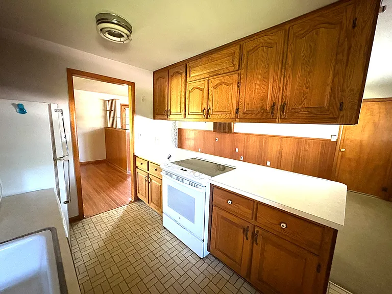 Kitchen / oven.