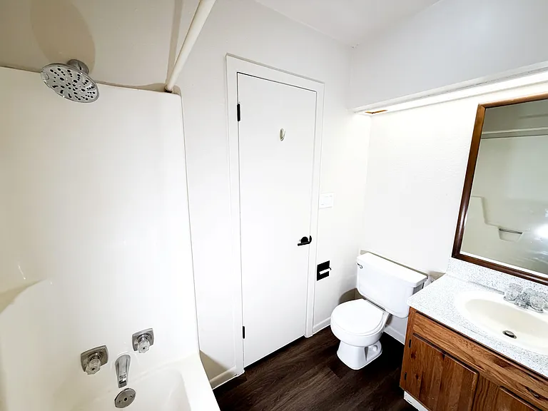 115 S Frio St #A — Photo 8